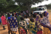 Unsere „fahrende Ambulanz“ bringt Hilfe zu jenen, die zu weit von medizinischer Versorgung entfernt leben. Besonders während der Malaria-Saison rettet dieser Einsatz Leben.