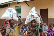 Humanitäre Hilfe von Hoffnungszeichen in Uganda. 