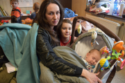 Daryna Danylowytsch (Name geändert) floh mit ihrem Sohn Daniil und ihrem neugeborenen Baby Nikita in die Slowakei. Ihr Ehemann ist in der Ukraine zurückgeblieben.