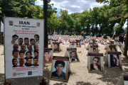 Porträts hingerichteter Iranerinnen und Iraner am 8. Juli 2025 in Paris: Hinter jeder Hinrichtung stehen ein Name und ein Gesicht; exekutiert werden auch Jugendliche.