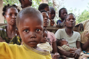  Millionen mangelernährter Menschen ohne Abwehrkräfte sind in Afrika durch das Coronavirus gefährdet.