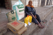 Saida hat ihr Leben lang viel Leid erfahren. Die 70-Jährige ist verwitwet und muss sich um ihre zwei pflegebedürftigen Söhne kümmern. Die Familie leidet Hunger – unsere Lebensmittelhilfe ist hier von größter Bedeutung.