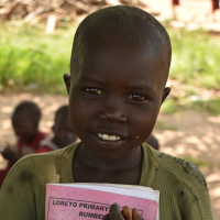 Jacob (6) hat einen Wunsch: Eines Tages möchte er studieren und dadurch den Menschen in seinem Dorf, die in Armut leben, helfen. Der Junge ist sehr dankbar, in die Schule gehen zu können.