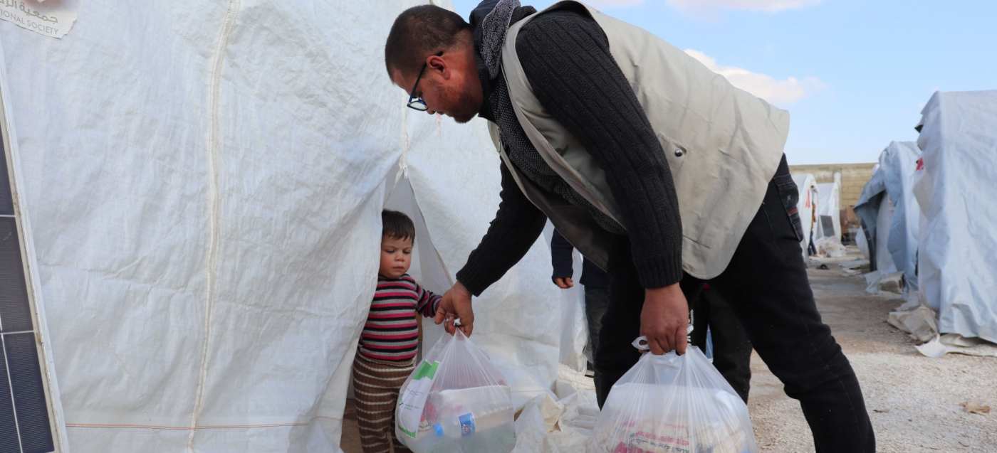 Lebensmittelpakte für die Erdbebenopfer in Syrien und der Türkei