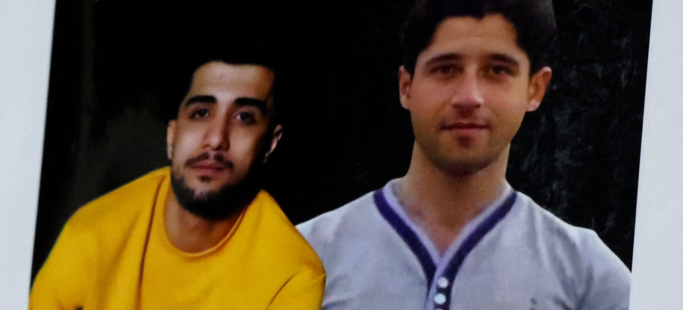 Seyed M. Hosseini (39) und Mohammad M. Karami (22) wurden im Januar hingerichtet. Ein Demonstrant in Paris ehrt sie mit dem Slogan „Rest in Power“ (angelehnt an „Ruhe in Frieden).“