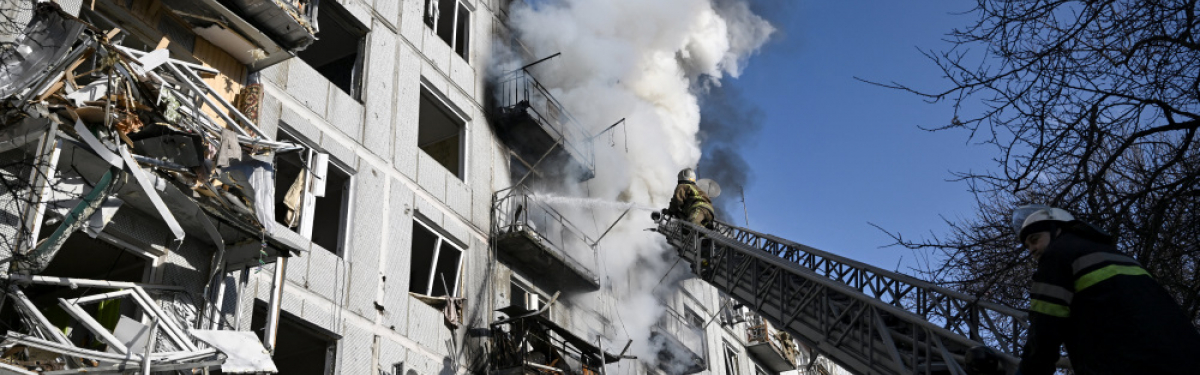 Kurz nach Kriegsbeginn gab es Bombardierungen von zivilen Gebäuden wie am 24. Februar in Tschuhujiw. Dort wurden Wohngebäude schwer beschädigt.