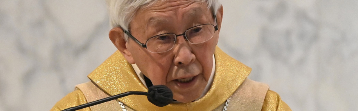 Der 90-jährige ehemalige Bischof von Hongkong, Kardinal Joseph Zen Ze-kiun, ist ein weltweit bekannter Friedensaktivist. Er wurde im Mai verhaftet und der „Verschwörung mit fremden Mächten“ angeklagt.