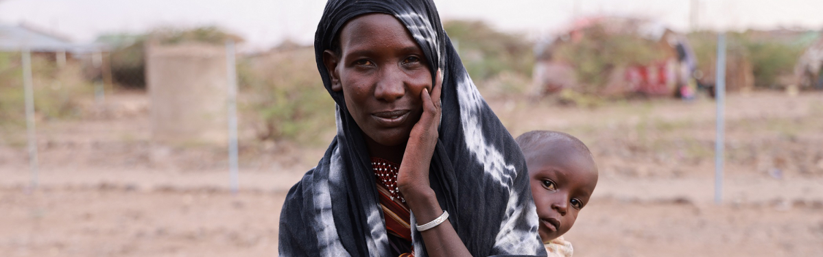 Frau mit Kind in Kenia