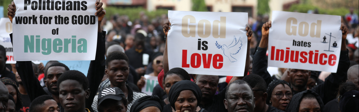 Mit Plakataufschriften wie „Gott ist Liebe“ demonstrierten Christen bereits am 1. März 2020 in Abuja für Frieden und Sicherheit in Nigeria.