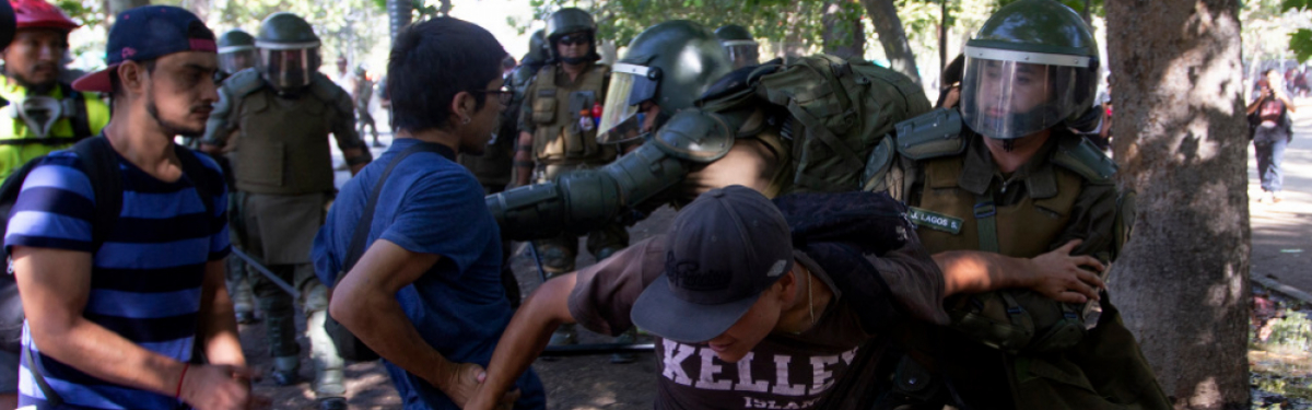 2019, hier am 20. Dezember in Santiago de Chile, kam es bei Demonstrationen gegen die Regierung zu massiver Polizei- und Militärgewalt gegenüber Demonstrierenden.