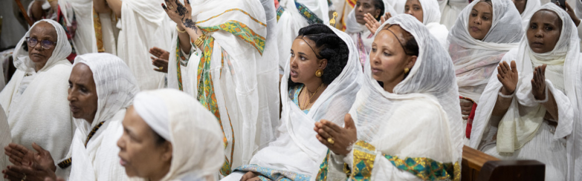 Aufgrund der massiven Verfolgung in Eritrea verlassen viele Menschen das Land. In Birmingham (Großbritannien) feiern hunderte eritreische Emigranten 2025 das Osterfest.