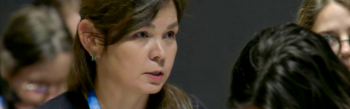 Die Minderheitenaktivistin Daria Egereva, hier auf der VN-Klimakonferenz in Baku 2024, wurde im Dezember 2025 wegen Terrorismusvorwürfen festgenommen.