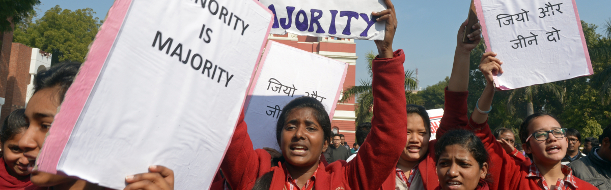 Schon seit Jahren, wie hier 2015 in Delhi, machen Christen auf die gefährliche Situation religiöser Minderheiten in Indien aufmerksam. „Stoppt Angriffe auf Kirchen“ steht u. a. auf den Plakaten. Schon seit Jahren, wie hier 2015 in Delhi, machen Christen auf die gefährliche Situation religiöser Minderheiten in Indien aufmerksam. „Stoppt Angriffe auf Kirchen“ steht u. a. auf den Plakaten.